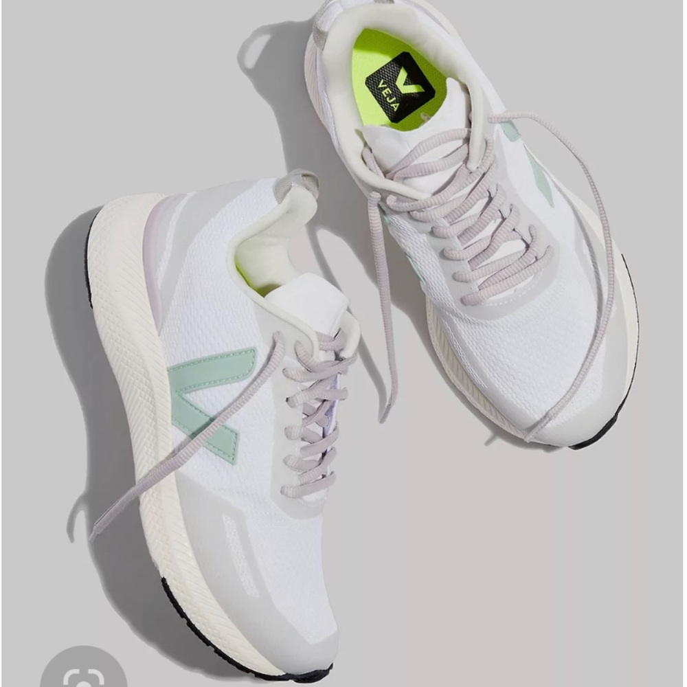 Veja Impala Sneaker in Eggshell Matcha
